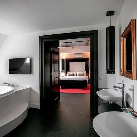 Le Theatre Hotel